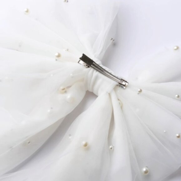 Fingertip Wedding Veil with Bowknot - Picture 3 of 4